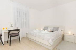 Near beach apartments 123, Split